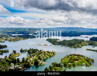 Quebrada del Penol, Erhöhte Ansicht von El Penon de Guatape, Rock von Guatape, Bogota, Kolumbien Stockfoto