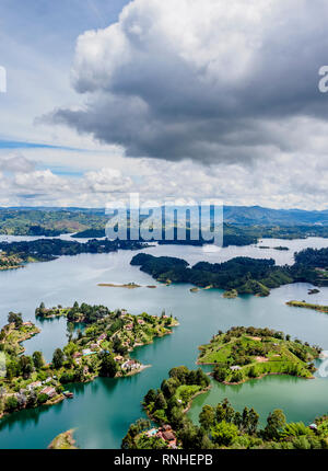 Quebrada del Penol, Erhöhte Ansicht von El Penon de Guatape, Rock von Guatape, Bogota, Kolumbien Stockfoto