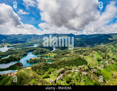 Quebrada del Penol, Erhöhte Ansicht von El Penon de Guatape, Rock von Guatape, Bogota, Kolumbien Stockfoto