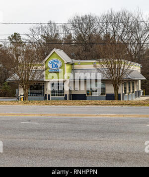 HICKORY, NC, USA-2/15/19: ein Kapitän D Seafood Restaurant, einer von mehr als 500 Standorten, vor allem in den südlichen US-Bundesstaaten. Stockfoto