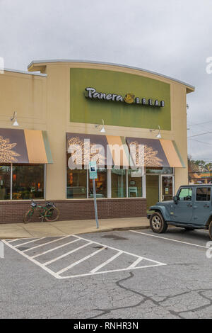 HICKORY, NC, USA -2/17/19: Eine lokale Panera Bread Company, Lage, eine Kette von Bäckerei - Café fast food Restaurants mit über 2000 Standorten. Stockfoto