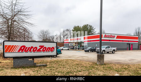 HICKORY, NC, USA -2/17/19: Eine automatische Zone speichern, mit Street, eine von über 6000 Filialen in den USA, Mexiko und Brasilien. Stockfoto