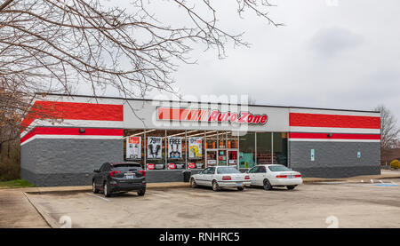 HICKORY, NC, USA -2/17/19: Eine automatische Zone Store, eine von über 6000 Filialen in den USA, Mexiko und Brasilien. Stockfoto