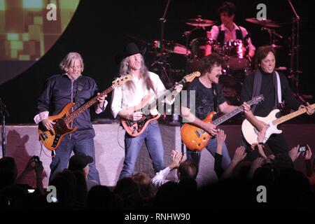 Die Doobie Brothers sind dargestellt auf der Bühne während einer "live"-Konzert aussehen. Stockfoto