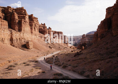 Wie eine Szene aus Westworld oder ein Wild West Film, Charyn Canyon (auch als Tal der Burgen und Schlösser bekannt) ist in Kasachstan Stockfoto