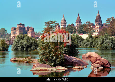 Jahangir Mahal, Zitadelle von Jahangir, Orchha Palace, Zitadelle. Jahangir Mahal ist eine Zitadelle und Garnison in Orchha befindet, in Tikamgarh. Blick von Außen. Stockfoto