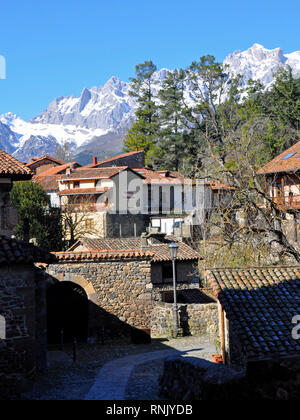Der malerischen, mittelalterlichen Stadt Potes in Kantabrien, Tor zu den Picos de Europa und berühmt für seinen Honig, Käse und Trauben Brandy. Stockfoto