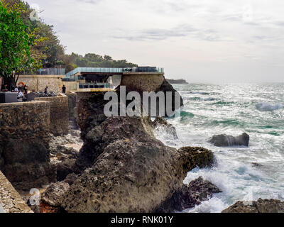 Die Rock Bar am Ayana Resort & Spa Jimbaran Bali Indonesien. Stockfoto