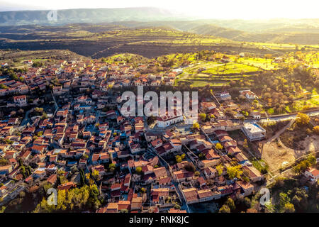 Luftaufnahme von lofou Dorf. Limassol District, Zypern. Stockfoto