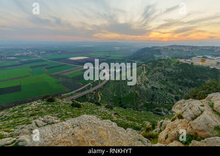 Sonnenuntergang Blick auf die Jezreel Tal, vom Mount Precipice. Israel Stockfoto