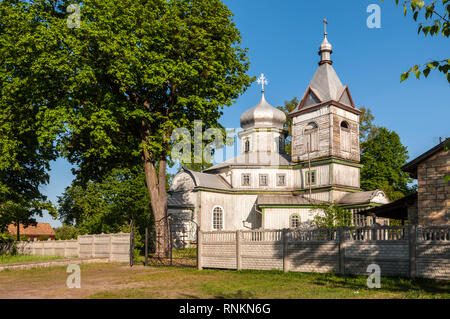 Kolenci, Kiew, Ukraine - 11. Mai 2013: Holz- orthodoxen Kirche von Kosmi und Damian (1752) im Dorf Kolenci des Ivankiv Bezirk, Kyi Stockfoto