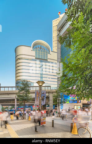 Toyota Motor Ikebukuro Gebäude vom Sonnenschein StreetStreet gesehen Anschließen der Ausgang Ost von Ikebukuro entfernt. Neben Tokyu Hands, gibt es eine Entran Stockfoto