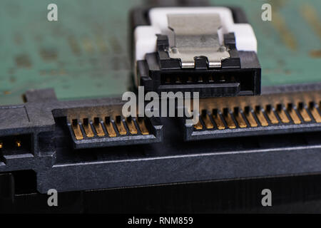 In der Nähe von SATA (Serial AT Attachment, Serial ATA), computer-Bus Schnittstelle Massenspeichergeräte anschließen Stockfoto
