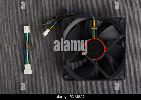 Computer Lüfter und Geräusch Widerstand Kabel Computer, um die  Gebläsedrehzahl zu verringern Stockfotografie - Alamy