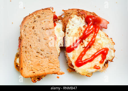 Frisch bacon Sandwich auf einem weißen Teller gemacht Stockfoto