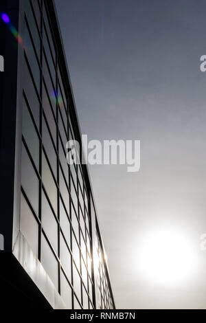 Architektonische Struktur des minimalistischen Gebäude gegen Sky Stockfoto