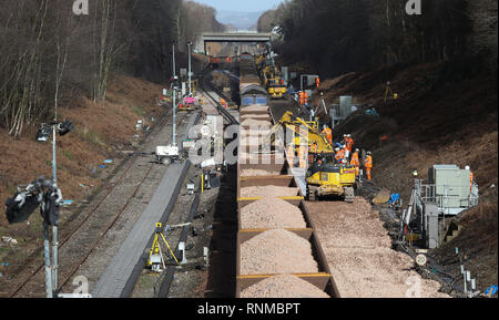 Netzwerk Schienen Projekt Verbesserung auf der London nach Brighton Bahnstrecke geht weiter. Die Verbesserung arbeitet auf die Brighton Main Line sind ein wichtiger Teil eines 300 Mio. £ Regierung finanziertes Programm zu verzögern Hotspots anzugehen und die Zuverlässigkeit der Eisenbahn in den Süden Osten, einschließlich der erweiterten Thameslink Netzwerk steigern. Die Brighton Main Line ist ein Key rail Route, verbindet den Flughafen Gatwick und der Südküste mit London und wird von 300.000 Menschen jeden Tag genutzt. 19. Februar 2019 Stockfoto