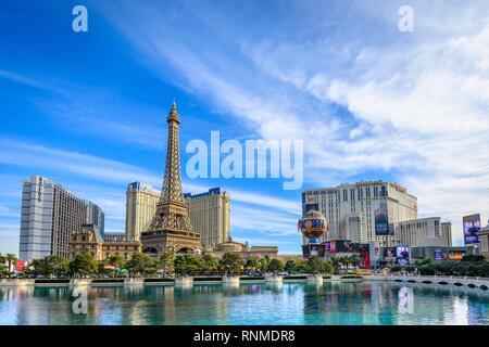 Rekonstruierte Eiffelturm, Hotel Paris und den See vor dem Hotel Bellagio, Las Vegas Strip, Las Vegas, Nevada, USA Stockfoto