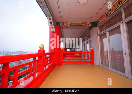 Extra breite Balkon vor dem Zimmer im Grand Hotel. Stockfoto