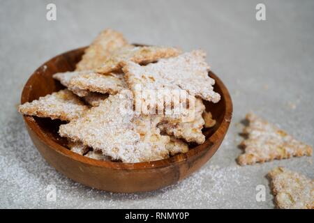 Cannoli Chips in eine Schüssel, selektiver Fokus Stockfoto