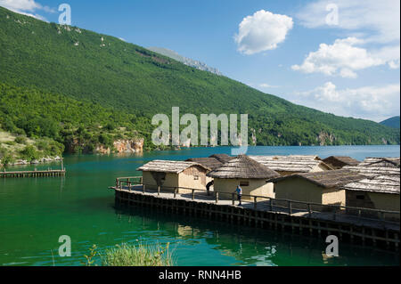 Bucht von Knochen, Museum auf Wasser, Wiederaufbau von prähistorischen gestelzt Village, Lake Ohrid, Mazedonien Stockfoto