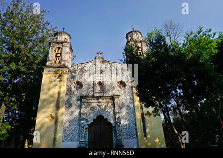 Capilla de La Conchita in der Plaza de la Conchita durch Hernan Cortes im Jahre 1525 gebaut, Coyoacan Nachbarschaft von Mexiko City, Mexiko. Stockfoto