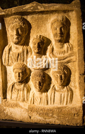 Grabsteinen aus der römischen Ära, das Archäologische Museum von Mazedonien, Skopje, Mazedonien Stockfoto