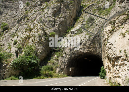 Tunnel, Demir Kapija (Das Eiserne Tor), Mazedonien Stockfoto