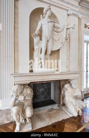 Apollo Belvedere, Skulpturen von Antonio d'Este, Statuen von Satyr-Marsyas und König Midas, Ballsaal, Palast am Wasser, Lazienki-Park in Warschau, Polen Stockfoto