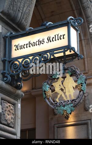 LEIPZIG, Deutschland - Mai 9, 2018: Auerbachs Keller Restaurant und Weinbar in Leipzig, Deutschland. Es stammt aus dem 16. Jahrhundert und wurde in der Goethe empfohlene Stockfoto