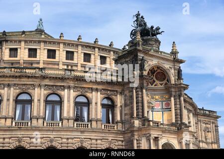 Dresden, Deutschland. Semperoper - Sächsische Staatsoper Gebäude. Stockfoto