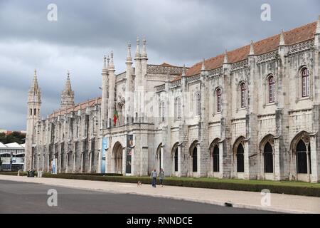 Lissabon, Portugal - Juni 5, 2018: die Menschen besuchen Sie Kloster Jeronimos Kloster in Belem oder Hieronymites in Lissabon, Portugal. Lissabon ist der 11. Stockfoto
