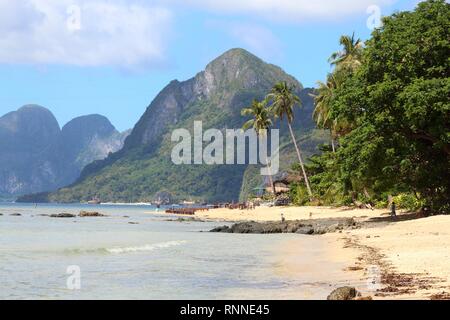 Las Cabanas am Strand in El Nido, Palawan, Philippinen. Stockfoto