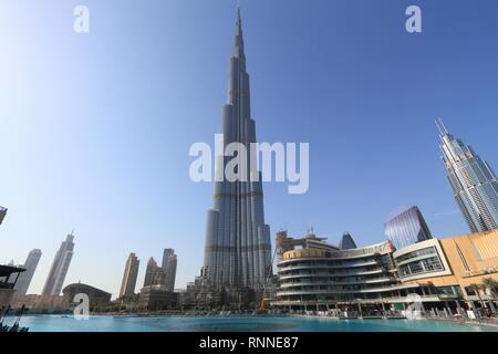 DUBAI, VAE - November 22, 2017: Burj Khalifa in Dubai. Es ist das höchste Gebäude der Welt. Es ist von Emaar Properties. Stockfoto