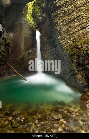 Wasserfall Kozjak, in der Nähe von Kobarid, Soca Tal, Nationalpark Triglav, Slowenien Stockfoto