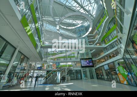 Geschäfte bei Unilever Haus, Strandkai Hafencity, Hamburg, Deutschland Stockfoto