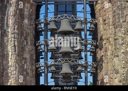 Glockenspiel im Glockenturm, die ehemalige Hauptkirche St. Nikolai, Hopfenmarkt, Hamburg, Deutschland Stockfoto