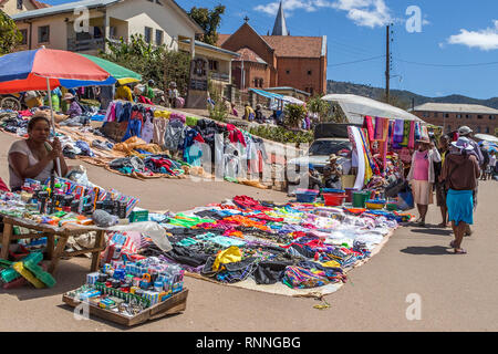 Blick entlang der N7-Straße von Antsirtabe in Ranomafana Nationalpark Madagaskar - Ambositra lokale Märkte Stockfoto