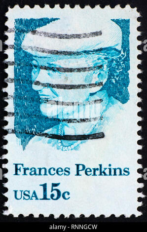 Vereinigte STAATEN VON AMERIKA - ca. 1980: einen Stempel in den Vereinigten Staaten von Amerika gedruckt zeigt Frances Perkins, 1. Frau Kabinettsmitglied, US-o Stockfoto