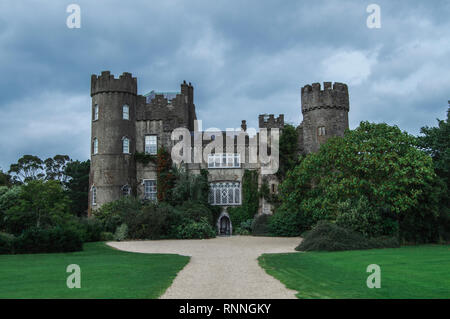 Moody Bild von Malahide Castle in Irland Stockfoto