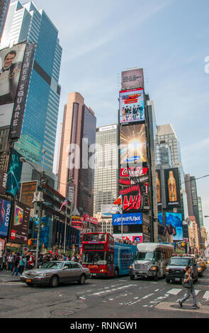 New York, USA - 12. Juni 2014: Blick auf den Times Square, der Hauptplatz der Stadt New York Stockfoto