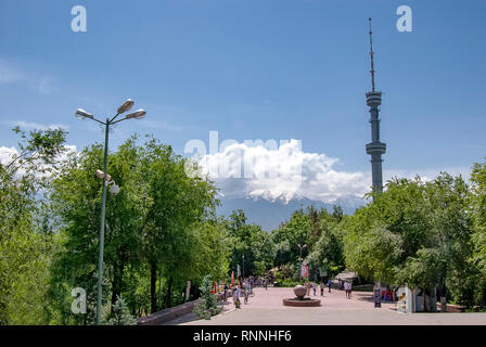 Kok Tobe Hill ist eine der wichtigsten Sehenswürdigkeiten in Almaty, Kasachstan Stockfoto