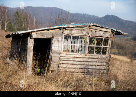 Die alte Almhütte in Bieszczady, östlichen Karpatenvorland, Polen Stockfoto