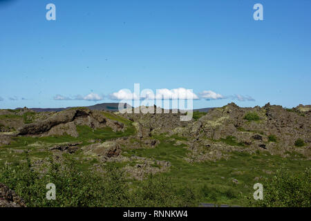 Anzeigen von Akureyri aus über Fjord Ejjafjorour North Island Europa. Kalfastrond Rock Outcroppings in Myvatn See. Stockfoto