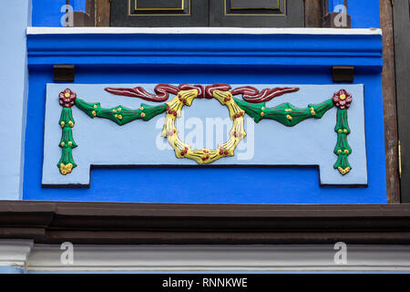 Singapur. Emerald Hill Road. Dekoration auf frühen zwanzigsten Jahrhunderts Traditionellen Chinesischen Haus. Stockfoto