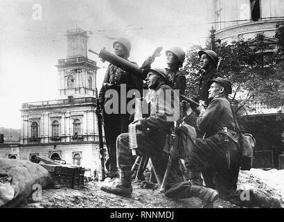 Polnische Soldaten von Flak Artillerie Einheit während der Belagerung von Warschau im September 1939 Stockfoto