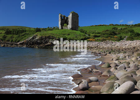 Steinerne Burg auf einem Meer des wilden Atlantischen Weise versteckt, der Halbinsel Dingle in der Grafschaft Kerry, Irland ruiniert Stockfoto