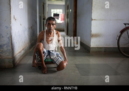 Eldry Menschen, die durch Lepra Wohn togather in einem alten Pflege Haus in Bankura Stockfoto