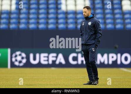 Gelsenkirchen, Deutschland. 19 Feb, 2019. firo: 19.02.2019, Fußball, 1.Bundesliga, Saison 2018/2019, CL, CHL, Champions League, Achtelfinale, Hinspiel, FC Schalke 04 - Manchester City, Training, Trainer Domenico TEDESCO, Porträt | Quelle: dpa/Alamy leben Nachrichten Stockfoto