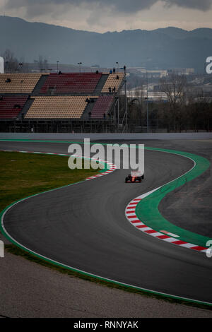 Barcelona, Spanien. 19 Feb, 2019. Charles Leclerc des Ferrari Team auf dem Circuit de Catalunya in Montmelo (Provinz Barcelona) duirng vor Saisonbeginn testen Sitzung. Credit: Jordi Boixareu/Alamy leben Nachrichten Stockfoto
